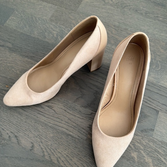 Beige/Brown Faux Suede & Patent Leather Heel Size 40/Womens 8.5 - Picture 2 of 5